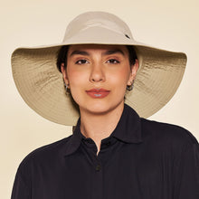Load image into Gallery viewer, Model Front: Uv Line Chapeau Souple/Capeline San Diego Areia Kaki Upf50+
