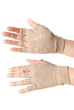 Load image into Gallery viewer, Model Front: Uv Line Gants Short Gloves Uni Chocolate Upf50+
