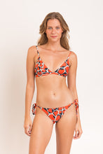 Load image into Gallery viewer, Model Front: Rio De Sol Ensemble Set Amore-Red Tri-Fixo Ibiza-Comfy
