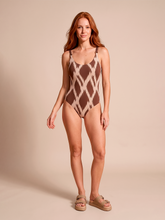 Load image into Gallery viewer, Model Front: Uv Line Une Pièce Swimsuit Ibiza Diamond Upf50+
