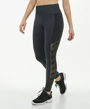 Load image into Gallery viewer, Model Front: Alto Giro Fitness Bas Legging Hyper Bordado Lateral Preto
