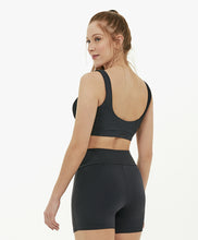 Load image into Gallery viewer, Model Back: Alto Giro Fitness Haut Top Block Costas Regata Preto
