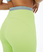 Load image into Gallery viewer, Bermuda Hyper Elastico Costas Verde Sharp
