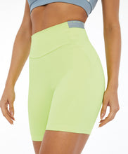 Load image into Gallery viewer, Bermuda Hyper Elastico Costas Verde Sharp
