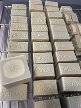 Load image into Gallery viewer, Image 06: Monoï Royal Solaire Savon Creme De Tamanu By Anoea Bora Bora
