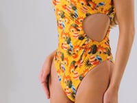 Load and play video in Gallery viewer, Video: Rio De Sol Une Pièce Stories Maeve
