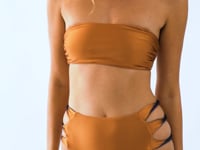 Load and play video in Gallery viewer, Video: Rio De Sol Bas Bottom Nocciola High-Waist-Spin
