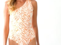 Load and play video in Gallery viewer, Video: Rio De Sol Une Pièce Sahari Sienna
