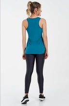 Load image into Gallery viewer, Regata Skin Fit Alongada Gola V Verde Strong
