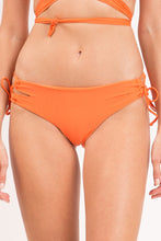 Load image into Gallery viewer, Gallery: Rio De Sol Bas Bottom Dende Madrid
