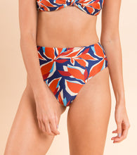 Load image into Gallery viewer, Image 10: Rio De Sol Bas Bottom Leaves Hotpants
