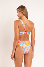 Load image into Gallery viewer, Model Back: Rio De Sol Une Pièce Cloud Santorini
