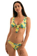 Load image into Gallery viewer, Model Front: Rio De Sol Ensemble Florescer Highleg
