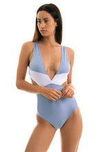 Load image into Gallery viewer, Model Front: Rio De Sol Une Pièce Garoa Trikini Recorte
