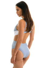 Load image into Gallery viewer, Model Back: Rio De Sol Une Pièce Garoa Trikini Recorte
