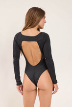 Load image into Gallery viewer, Model Back: Rio De Sol Une Pièce Lava Surf
