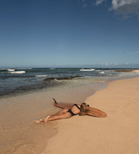 Load image into Gallery viewer, Image 11: Rio De Sol Une Pièce Lava Surf
