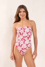 Load image into Gallery viewer, Model Front: Rio De Sol Une Pièce Pua-Hibiscus Aloha
