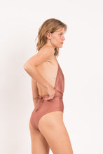 Load image into Gallery viewer, Image 08: Rio De Sol Une Pièce Shimmer-Copper New Vegas
