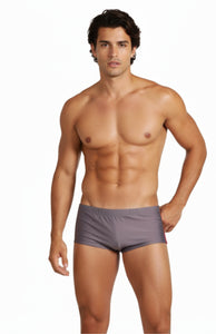 Model Front: Rio De Sol Sunga / Boxer Sunga Ferrugem