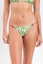 Load image into Gallery viewer, Set Flow Tri-Capri Cheeky-Capri
