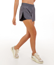 Load image into Gallery viewer, Tecnospan Abertura Lateral Cinza Chumbo Shorts
