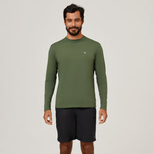 Load image into Gallery viewer, Model Front: Uv Line T-Shirt Camiseta Uvpro Ml Verde Militar Upf50+
