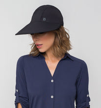 Load image into Gallery viewer, Model Front: Uv Line Casquette Capri Colors Preto
