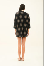 Load image into Gallery viewer, Model Back: Uv Line Vêtement De Plage Kimono Shine-Preto Upf50+
