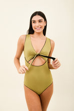 Load image into Gallery viewer, Gallery: Uv Line Une Pièce Mirela Oliva Preto Upf50+
