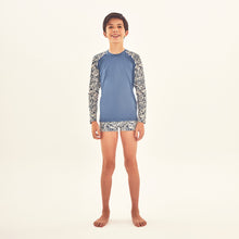 Load image into Gallery viewer, Model Front: Uv Line T-Shirt Rash Guard Kids Costela Aco Off White Upf50+

