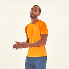 Load image into Gallery viewer, Model Front: Uv Line T-Shirt Pour Homme T-Shirt Sport Fit Orange Upf50+
