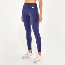 Load image into Gallery viewer, Circuit Blackout Cinza Graystone Leggings
